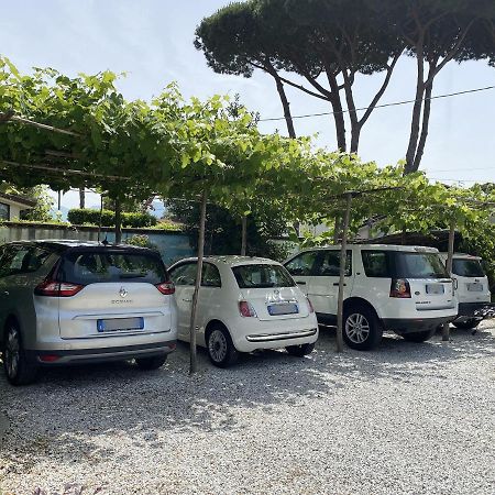 B&B Due Passi Dal Mare Cinquale Exteriér fotografie