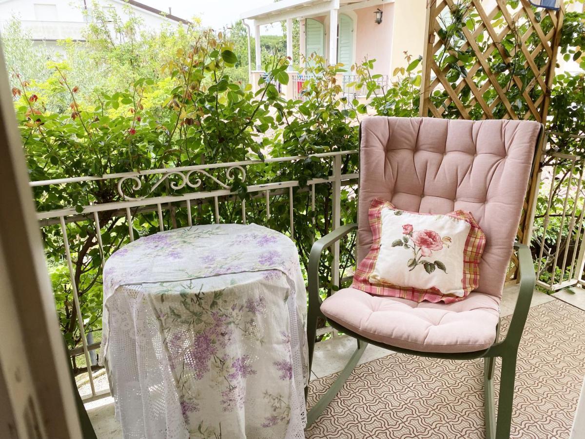 B&B Due Passi Dal Mare Cinquale Exteriér fotografie
