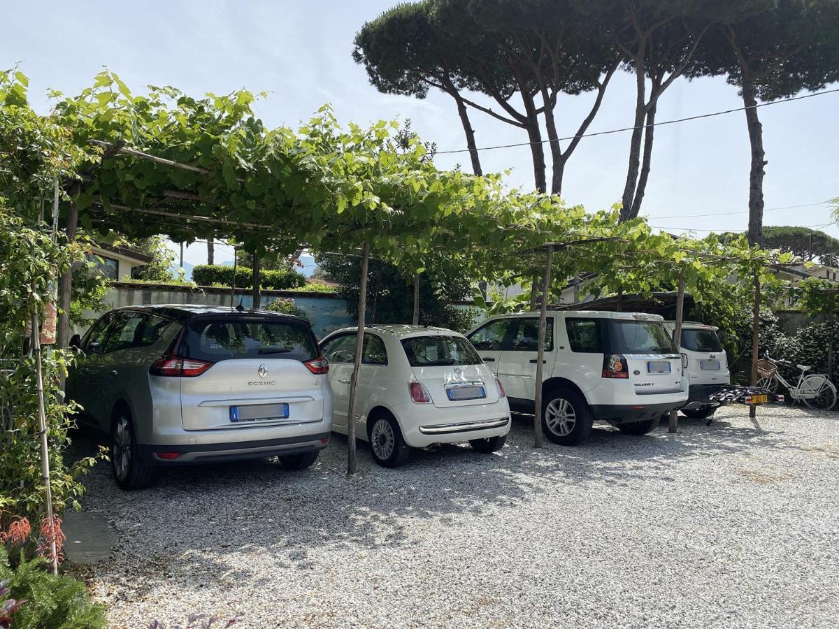 B&B Due Passi Dal Mare Cinquale Exteriér fotografie