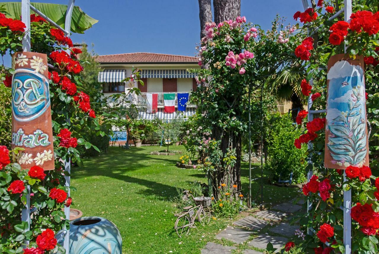 B&B Due Passi Dal Mare Cinquale Exteriér fotografie