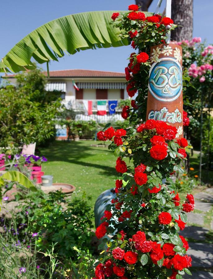 B&B Due Passi Dal Mare Cinquale Exteriér fotografie