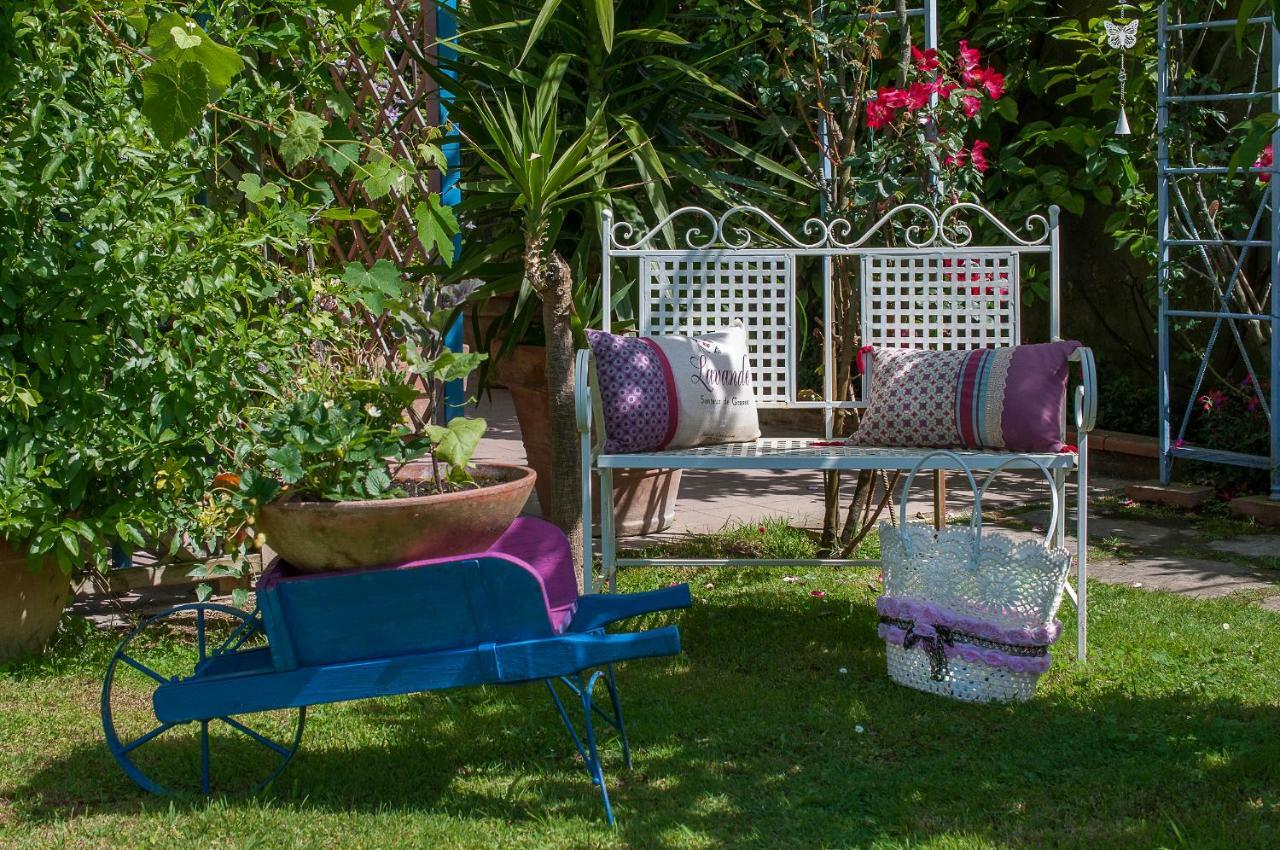 B&B Due Passi Dal Mare Cinquale Exteriér fotografie